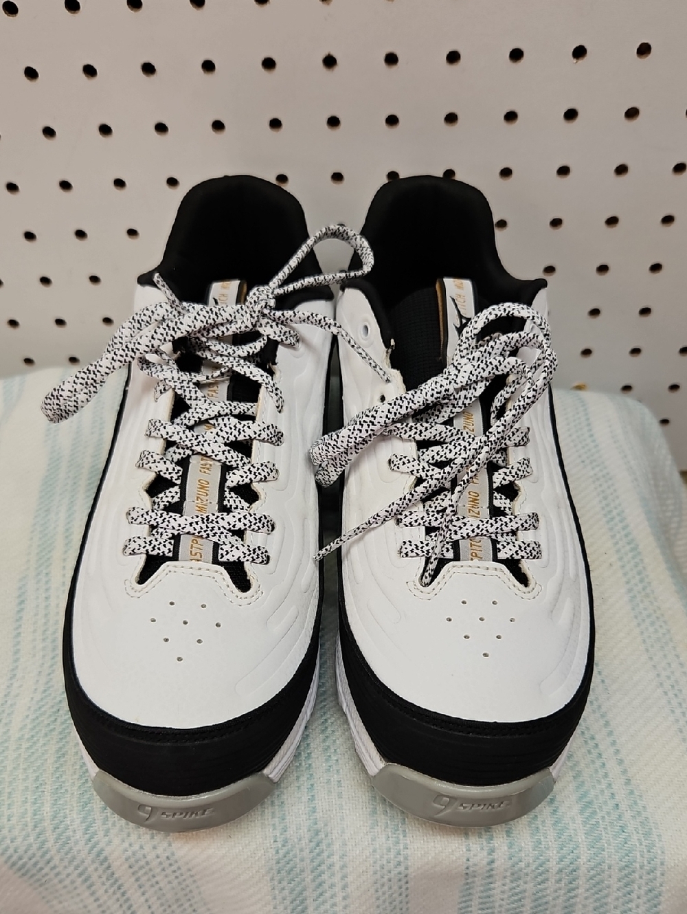 Mizuno Spike Swift 8 Low Metal Fastpitch Softball Cleats  Sz 9 Womans